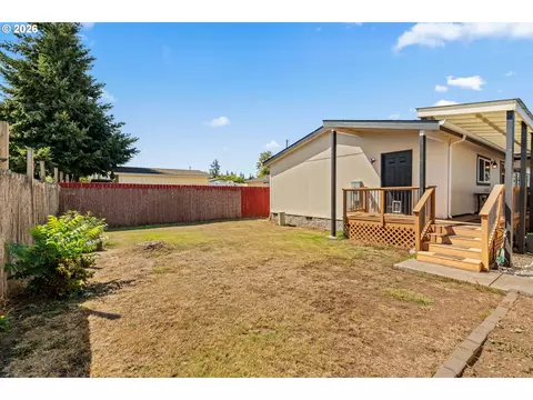 Exterior - 285 S 52nd Pl, Springfield, OR 97478 photo 4 of 6