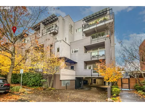 2327 NW Northrup St #14, Portland, OR 97210