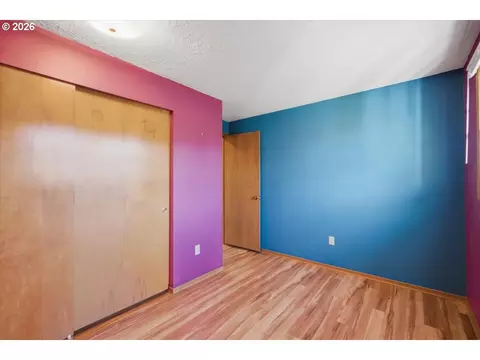 Bedroom - 895 NW 3rd St, Gresham, OR 97030 photo 6 of 9