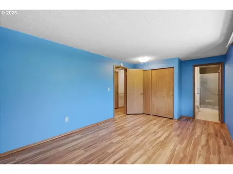 Bedroom - 895 NW 3rd St, Gresham, OR 97030 photo 1 of 9