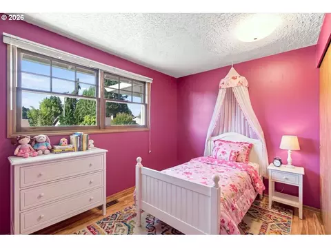 Bedroom - 895 NW 3rd St, Gresham, OR 97030 photo 9 of 9