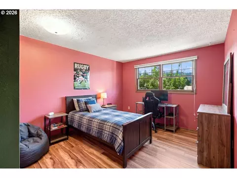 Bedroom - 895 NW 3rd St, Gresham, OR 97030 photo 8 of 9