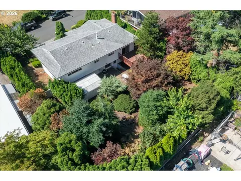 View/Area - 895 NW 3rd St, Gresham, OR 97030 photo 4 of 5