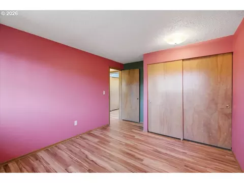 Bedroom - 895 NW 3rd St, Gresham, OR 97030 photo 4 of 9