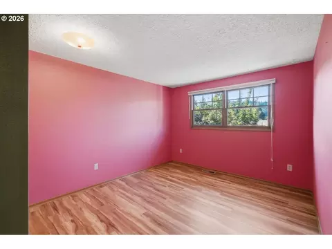 Bedroom - 895 NW 3rd St, Gresham, OR 97030 photo 3 of 9