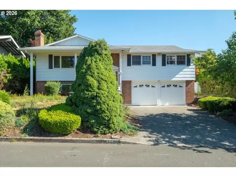 Exterior - 895 NW 3rd St, Gresham, OR 97030 photo 2 of 10