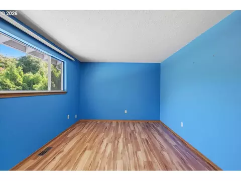 Bedroom - 895 NW 3rd St, Gresham, OR 97030 photo 2 of 9