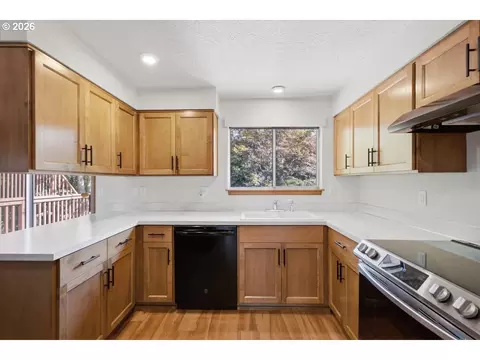 Kitchen - 895 NW 3rd St, Gresham, OR 97030 photo 1 of 2