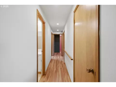 Entry Way - 895 NW 3rd St, Gresham, OR 97030 photo 2 of 2