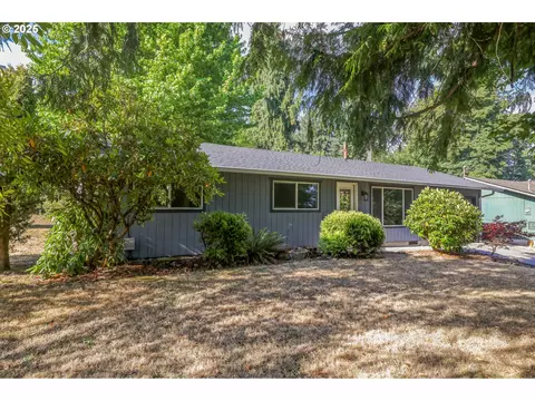 524 E St, Rainier, OR 97048