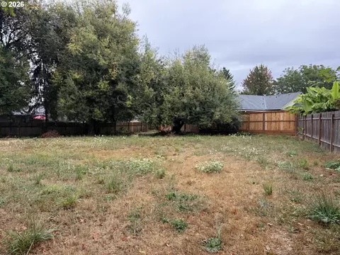 Elizabeth St, Eugene, OR 97405 photo 4