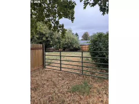 Elizabeth St, Eugene, OR 97405 photo 2