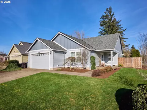 695 N Juniper Ct, Canby, OR 97013