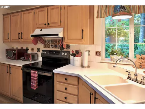 625 Glenbrook Cir, Florence, OR 97439 photo 20