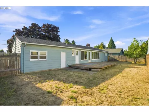Exterior - 1099 Arcadia Dr, Eugene, OR 97401 photo 4 of 6