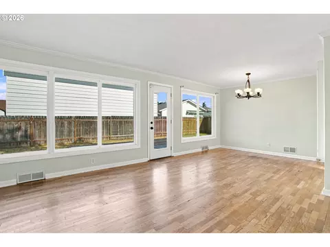 Living - 1099 Arcadia Dr, Eugene, OR 97401 photo 6 of 7