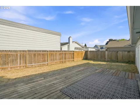 Exterior - 1099 Arcadia Dr, Eugene, OR 97401 photo 2 of 6