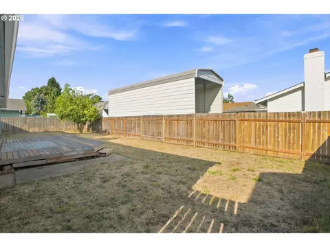 Exterior - 1099 Arcadia Dr, Eugene, OR 97401 photo 3 of 6