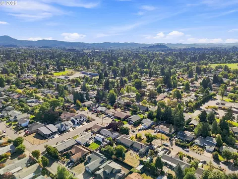 View/Area - 1099 Arcadia Dr, Eugene, OR 97401 photo 8 of 9