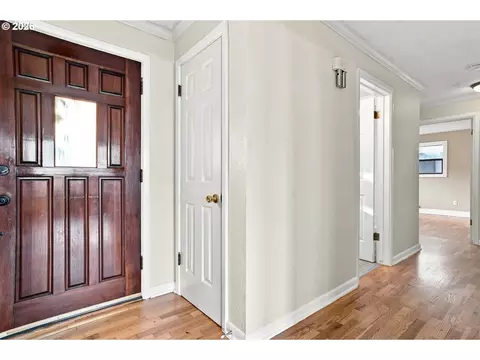 Entry Way - 1099 Arcadia Dr, Eugene, OR 97401 photo 2 of 2