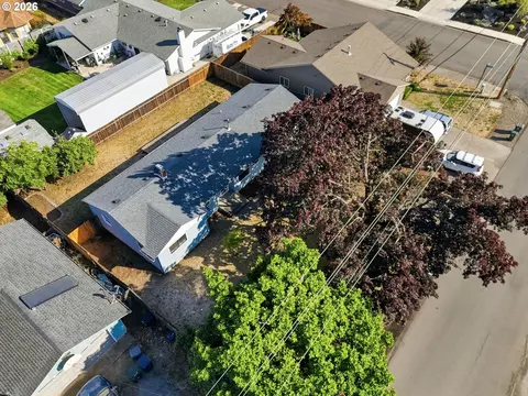 View/Area - 1099 Arcadia Dr, Eugene, OR 97401 photo 4 of 9