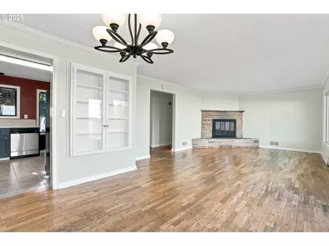 Living - 1099 Arcadia Dr, Eugene, OR 97401 photo 1 of 7