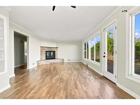 Living - 1099 Arcadia Dr, Eugene, OR 97401 photo 7 of 7