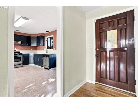 Entry Way - 1099 Arcadia Dr, Eugene, OR 97401 photo 1 of 2
