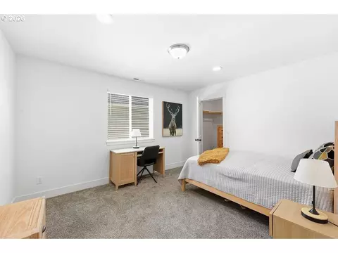 Bedroom - 2574 Brackenfern Rd, Eugene, OR 97403 photo 8 of 9