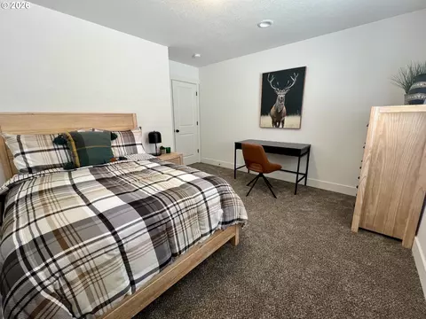 Bedroom - 2574 Brackenfern Rd, Eugene, OR 97403 photo 1 of 5