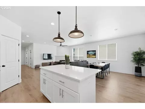 Kitchen - 2574 Brackenfern Rd, Eugene, OR 97403 photo 2 of 3
