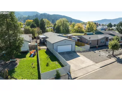 232 Heavenly Ct, Sutherlin, OR 97479