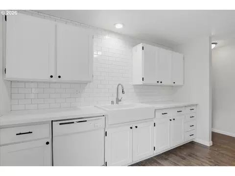 Kitchen - 331 NW 14th Ave, Camas, WA 98607 photo 2 of 3