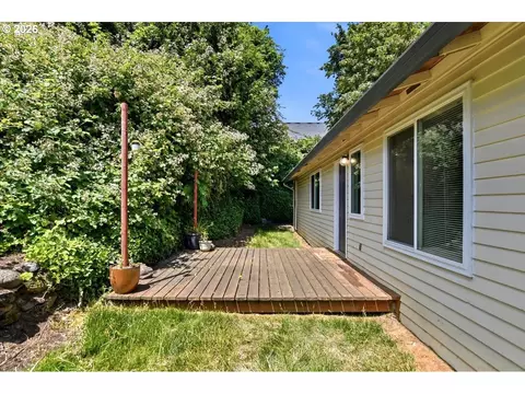 Exterior - 331 NW 14th Ave, Camas, WA 98607 photo 2 of 3