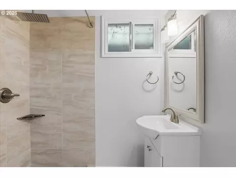 Bath - 331 NW 14th Ave, Camas, WA 98607 photo 2 of 2