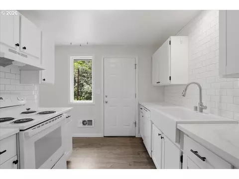 Kitchen - 331 NW 14th Ave, Camas, WA 98607 photo 1 of 3