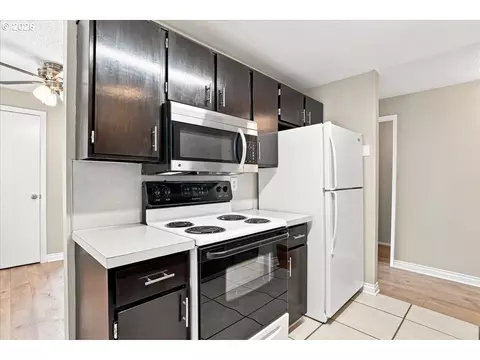Kitchen - 331 NW 14th Ave, Camas, WA 98607 photo 5 of 5