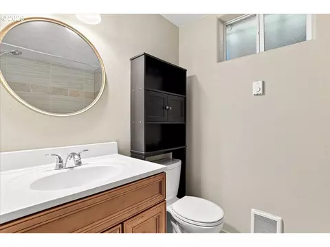 Bath - 331 NW 14th Ave, Camas, WA 98607 photo 4 of 4