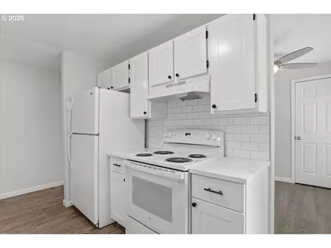 Kitchen - 331 NW 14th Ave, Camas, WA 98607 photo 3 of 3