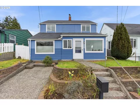 1545 Meade St, North Bend, OR 97459
