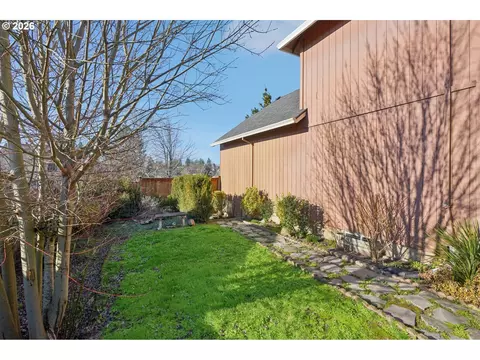 Exterior - 800 SE Greenway Dr, Gresham, OR 97080 photo 8 of 8