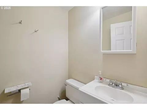Bath - 800 SE Greenway Dr, Gresham, OR 97080 photo 4 of 4