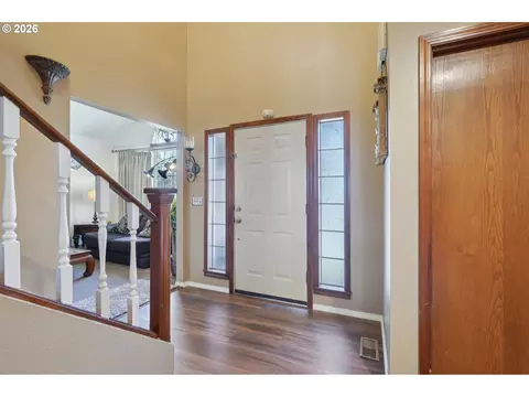 Entry Way - 800 SE Greenway Dr, Gresham, OR 97080 photo 2 of 2