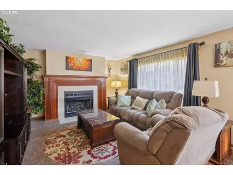 Living - 800 SE Greenway Dr, Gresham, OR 97080 photo 3 of 3