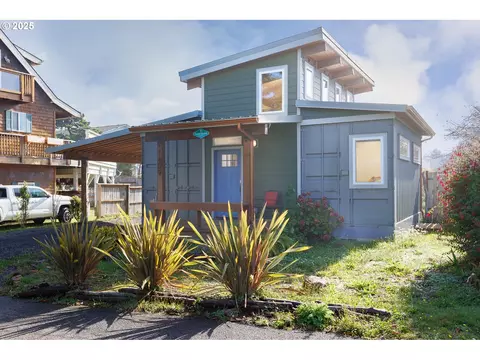 1409 SW Adahi Ave, Waldport, OR 97394