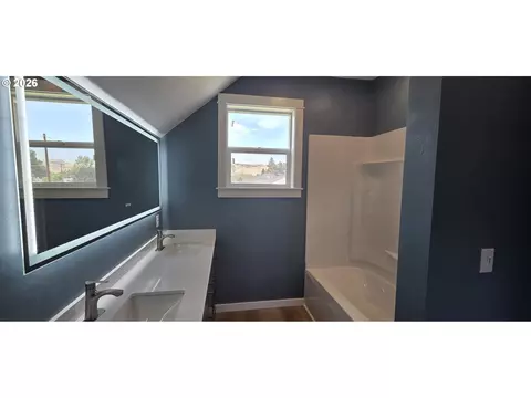Bath - 867 S 3rd St, Union, OR 97883 photo 5 of 5