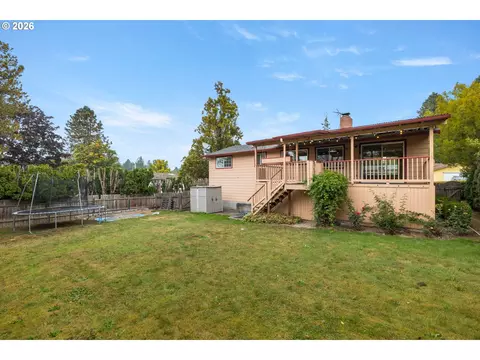 Exterior - 586 SW 6th St, Gresham, OR 97080 photo 7 of 7
