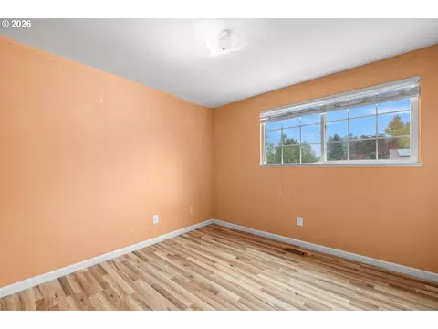 Bedroom - 586 SW 6th St, Gresham, OR 97080 photo 6 of 7