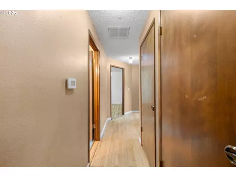 Entry Way - 586 SW 6th St, Gresham, OR 97080 photo 2 of 3