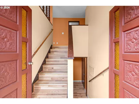 Entry Way - 586 SW 6th St, Gresham, OR 97080 photo 1 of 3
